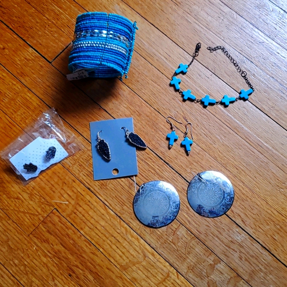 Super fun costum jewelry bundle